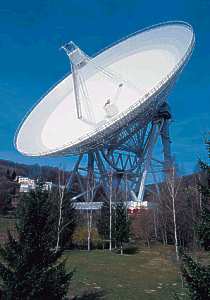 rdioteleskop v nemeckom Effelsbergu