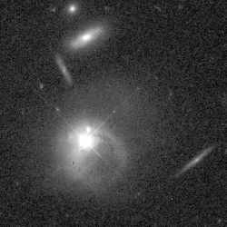 kvazar PKS 2349 na snmke z HST