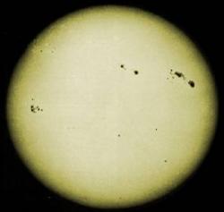 Slnko ako ho mohol vidie u Galileo Galiei, ke objavil slnen kvrny