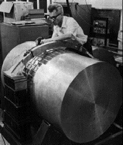Joseph Weber so svojou aparatrou na zachytenie gravitanch vn